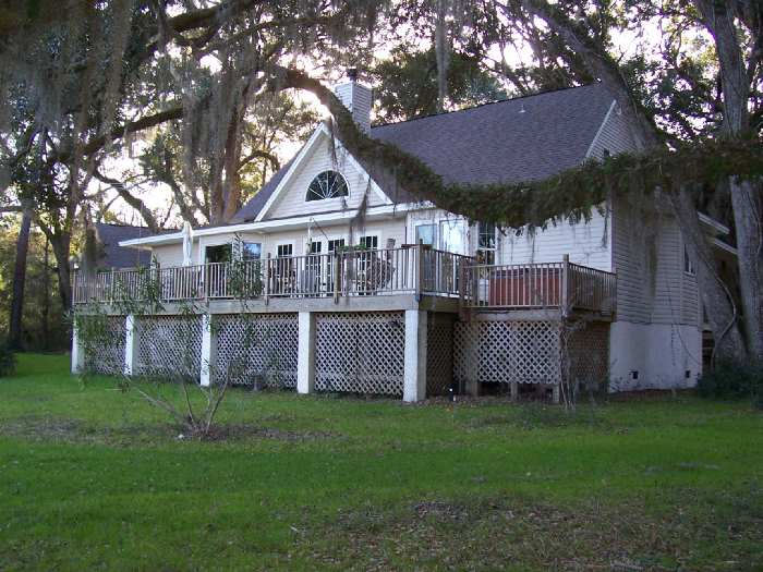 2006-01-100backhouse.jpg
